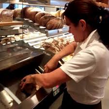 Jetzt Neu Gerne Schneiden Wir Ihr Frisches Brot Direkt In Unserer Filiale Wienerroither Worthersee Torten Brot Bread Caffe Fruhstuck Food Bread Meat