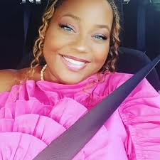 كاردي بي توضح الأمر: إنها تقف في حقيقتها عندما يتعلق الأمر بعائلتها. رد  مغني الراب المولود في برونكس بعد أن شككت كريسل ويست، المشاركة في مضيف  البودكاست الشهير ذا ريد، في قرارها