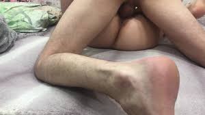 Házi készítésű pornó slutty tini mélyen behatolt a nedves puncijába