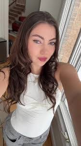 Allie Warnick's Instagram, Twitter & Facebook