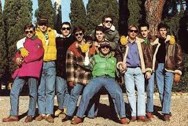 Nel nostro shop troverai dall'abbigliamento invernale a quello estivo, crea il tuo outfit alla moda per ogni stagione dell'anno. Moda Anni 80 Tutte Le Tendenze Foto Stylosophy