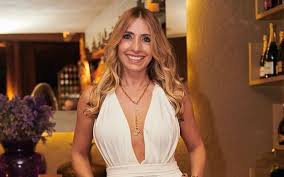 Jacques is an interdisciplinary artist, designer, educator and researcher. Claudia Jacques De Luto Relacoes Publicas Chora A Morte Do Pai Vip Pt