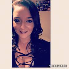 Dani Simons (@danigalsimons)