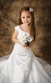 Afrikanische hochzeit kleider applique spitze sehen durch langarm sweep zug schwarz mädchen brautkleider vestido de noiva princesa. Kleine Braut Ein Madchen In Einem Uppigen Weissen Und Blauen Hochzeitskleid Stockfoto Bild Von Prinzessin Elegant 29591972