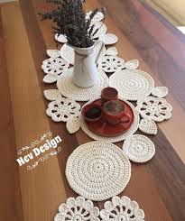 Pin Di Mohyotty Su Crochet Tablecloth Nel 2020 Bambole Di Uncinetto Uncinetto Moderno Uncinetto