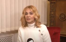 Olivera balašević , supruga đorđa balaševića odlučila je da se pridruži društvenim mrežama, te je otvorila svoj profil na instagramu. Olja Balasevic U Kupacem Bazen U Dvoristu Prolaznici Su Bili Sokirani Video Vesti Online