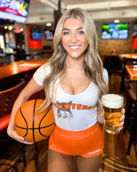 Hooters