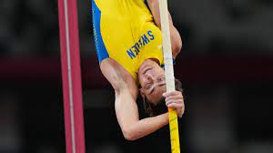 Armand mondo duplantis of sweden celebrates after winning the gold medal in the men's pole vault final on day 11 of the tokyo 2020 olympic games. O7zin7ojdw Edm
