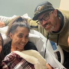 Elaine Naughton's Instagram, Twitter & Facebook