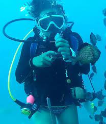 下半身ハイレグ姿にスキューバ装備の女性ダイビングインストラクター scuba diving girl geratetauchen tauchen