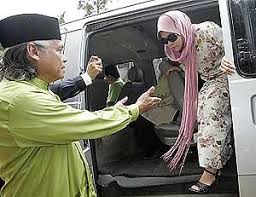 Istana lama sultan pahang di pekan. Malaysiakini Sultan Pahang Arahkan Kartika Tak Disebat