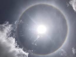 Permukaan nya yang kasar biasanya disebut dengan granula matahari. Fenomena Halo Matahari Nampak Di Sorong