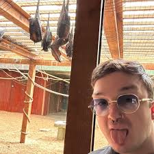 saw my best friend in public without her lashes & I walked right past that  young man