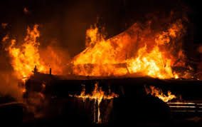 Συναγερμός σήμανε στην πυροσβεστική υπηρεσία από φωτιά που ξέσπασε στο λουτράκι. Twra Fwtia Dipla Se Spiti Sto Loytraki Peloponnisosnews Online