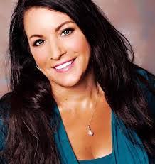 Shana Lea's Instagram, Twitter & Facebook