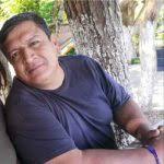 Joven exige libertad de su papá transportista en prisión