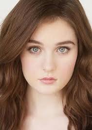 Melanie Cross's Instagram, Twitter & Facebook