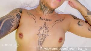 Torinha lésbica - beijos molhados