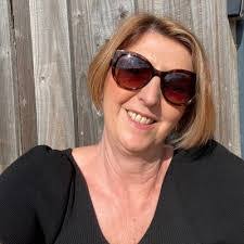 Kerry Perkins's Instagram, Twitter & Facebook