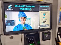 Moshims isi minyak guna kad debit tolak rm200. Twt Bajet On Twitter Semalam Isi Minyak Di Petronas Cyberjaya Sekarang Terminal Pembayaran Dekat Pam Petrol Dah Pakai Skrin Sesentuh Dan Support Paywave Sentuh Sahaja Kad Dan Angkat Nozzle Untuk Mula Mengisi Sangat