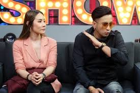 เป็นอีกหนึ่งครอบครัวที่น่ารักมากๆ สำหรับ ตลกชื่อดัง บอล เชิญยิ้ม กับภรรยาคนสวย ยูริ แต่ก็ไม่วายมีประเด็นเมาท์ ปัญหาแม่เลี้ยงลูกเลี้ยงออก. à¸šà¸­à¸¥ à¹€à¸Š à¸à¸¢ à¸¡ à¸«à¸­à¸š à¸¥ à¸ à¹€à¸¡ à¸¢ à¹€à¸„à¸¥ à¸¢à¸£ à¸‚ à¸²à¸§à¹€à¸¡à¸²à¸— à¸› à¸à¸«à¸²à¹à¸¡ à¹€à¸¥ à¸¢à¸‡ à¸¥ à¸à¹€à¸¥ à¸¢à¸‡ à¹„à¸¡ à¸¥à¸‡à¸£à¸­à¸¢