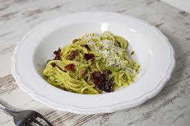Spaghetti Mit Pistazien Pesto Rezept Pistazienpesto Pesto Lebensmittel Essen