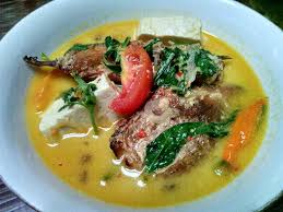 Santan, cabai, bawang merah, bawah putih, lengkuas, kunyit, dan garam. Mangut Ikan Manyung Asap Resep Easy Healthy