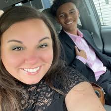 What do I do when the new DA is making everyone but the oblivious boss  uncomfortable by doing as less work as possible with no ramifications? How  do I approach this with