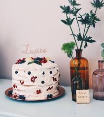 Gateau D Anniversaire Avec Cake Topper Prenom En Bois Et Sables Personnalises Gateau Anniversaire Dessert Cake Topper