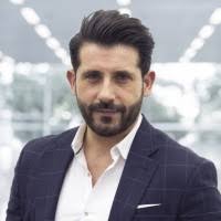 600+ perfiles de «Norman»