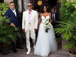 Selon nice matin, une cérémonie civile a d'abord eu lieu vendredi soir à la mairie de sartène en corse du sud. Photos Decouvrez Les Images Du Mariage De Vincent Cassel Et Tina Kunakey Pureactu Com