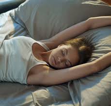 Une bonne nuit de sommeil peut améliorer votre concentration au travail et vous aider à commencer la journée de bonne humeur, mais ce n'est pas seulement la quantité de sommeil que vous obtenez, c. 5 Produits De Beaute Pour Mieux Dormir La Nuit Puretrend