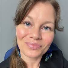 What drain system to use between retaining wall and pool?