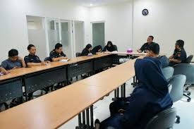 Dalam rangka acara arisan keluarga sekaligus meningkatkan tali silaturahmi, kami mengundang saudara saudari pada : 20 Contoh Teks Pembawa Acara Dalam Berbagai Acara Dan Event
