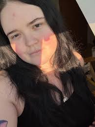 Can you be my friend ? Don't scroll by without saying hi ☺️