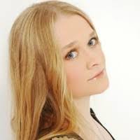 Shelley Weston's Instagram, Twitter & Facebook