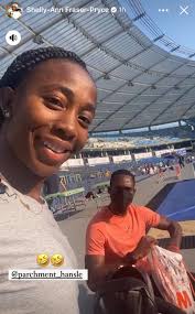 Meanwhile……. Parchie mi nuh tink yuh suppose to run inna the mask yuh nuh  👀😆🤣 Only a day to go until we hit the track🚀☺️🙏🏾 #MommyRocket  #SaturdaySettings