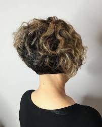 Aus 1001 Ideen Fur Kurze Frisuren Fur Lockige Frisuren Frisuren Travel Places Kurzhaarfrisuren Kurzhaarfrisur Locken Kurzhaarfrisuren Fur Lockige Haare