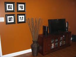 Its welcoming appeal is a highlight of rustic interiors that blend natural materials with. Google Image Result For Http 1 Bp Blogspot Com Eywozkwekc0 S5wlbyygfci Aaaaaaaaagw Epnyxjyw7mi Living Room Orange Burnt Orange Living Room Living Room Paint