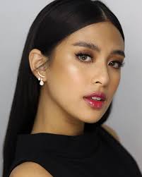 Gabbi Garcia S Makeup Looks Will Inspire You To Wear Glosses Star Style Ph Gabbi Garcia Makeup Looks Star Fashion