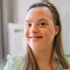 Lori Weitzman's Instagram, Twitter & Facebook