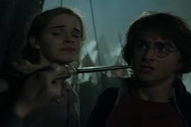 Barty crouch jr, babasının aksine sihirin karanlık tarafına saplanan, büyü kabiliyeti genç yaşına rağmen muazzam olan, becerikli ve tatlı bir ölüm yiyendir. Category Images Of Wands Harry Potter Wiki Fandom