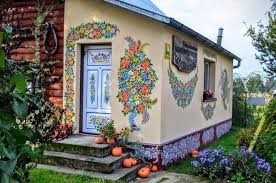 Hausfassade Gestalten 45 Beispiele Wie Sie Die Hausfassade Und Den Garten Aufpeppen Blumengemalde Bemalte Hauser Wie Man Blumen Malt