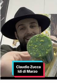 Con l’opera di Claudio Zucca “Idi di Marzo” buona festa della donna a  tutte. La donna è un dono di Dio una creatura meravigliosa espressione  d’Amore sacrificio divino la vera donna è una speranza per ...