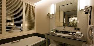 L'hotel la reserve est un établissement 4 étoiles supérieur situé en face du casino de knokke et du boulevard du bord de mer. Hotel La Reserve Chambre Promenade