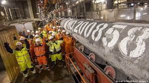 Nord stream 2 ist eine tochtergesellschaft des russischen gaskonzerns gazprom und hat den hauptsitz in zug, gut 30 kilometer südlich von zürich. Nord Stream 2 German Minister Warns Russia Over Ukraine News Dw 18 12 2021