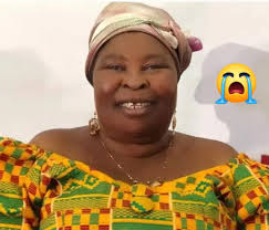 Akua Donkor's daughter broke down in tears as the family visited her late  mother's grave