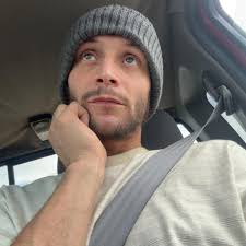 Why i can t log in. Is it in maintaneance