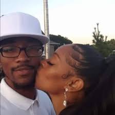 MY WIFE 💍 CREATED ME A HOME 🏠 BARBERSHOP 💈 & THEN MADE ME TAKE PHOTOs  LIKE THIS 🤣🤣🤣 I AIN'T 🙅🏾 GONE LIE 🤥 I LIKE IT THO 🤩😀🤩