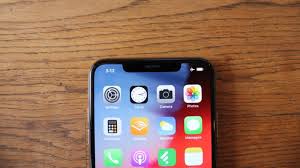 Apple Says Glossy Iphone Xs Selfies Were A Bug Promises A Fix In Ios 12 1 Facetime Smartphone Technology Iphone